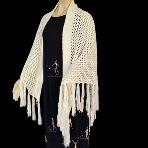 NWT Justin & Taylor Crochet Wrap Poncho One Size Fringe Boho Resort Festival